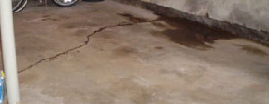 flooding-basement-floor-crack